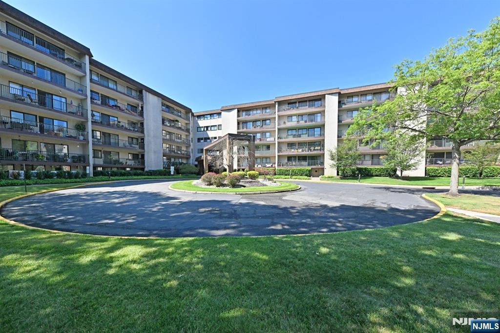 521 Piermont Avenue,River Vale, NJ 07675