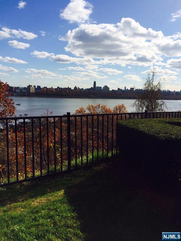 100 Carlyle Drive,Cliffside Park, NJ 07010