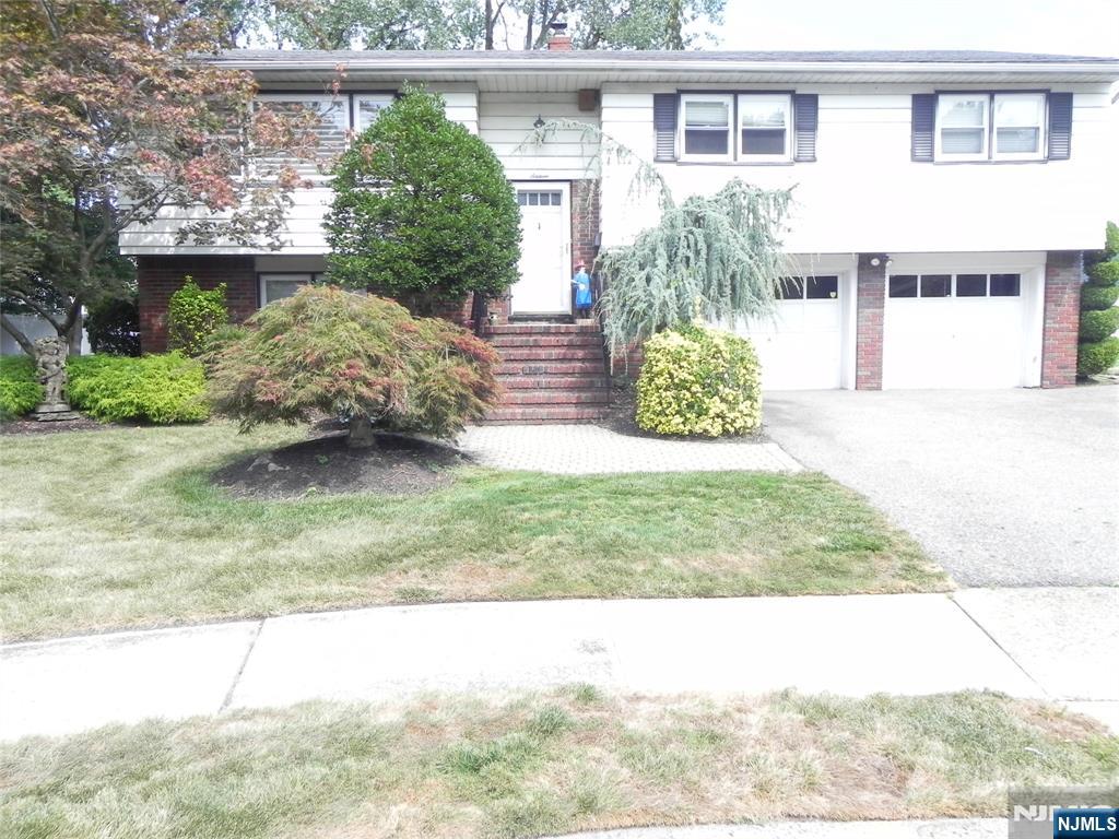 16 Elizabeth Court,Little Ferry, NJ 07643