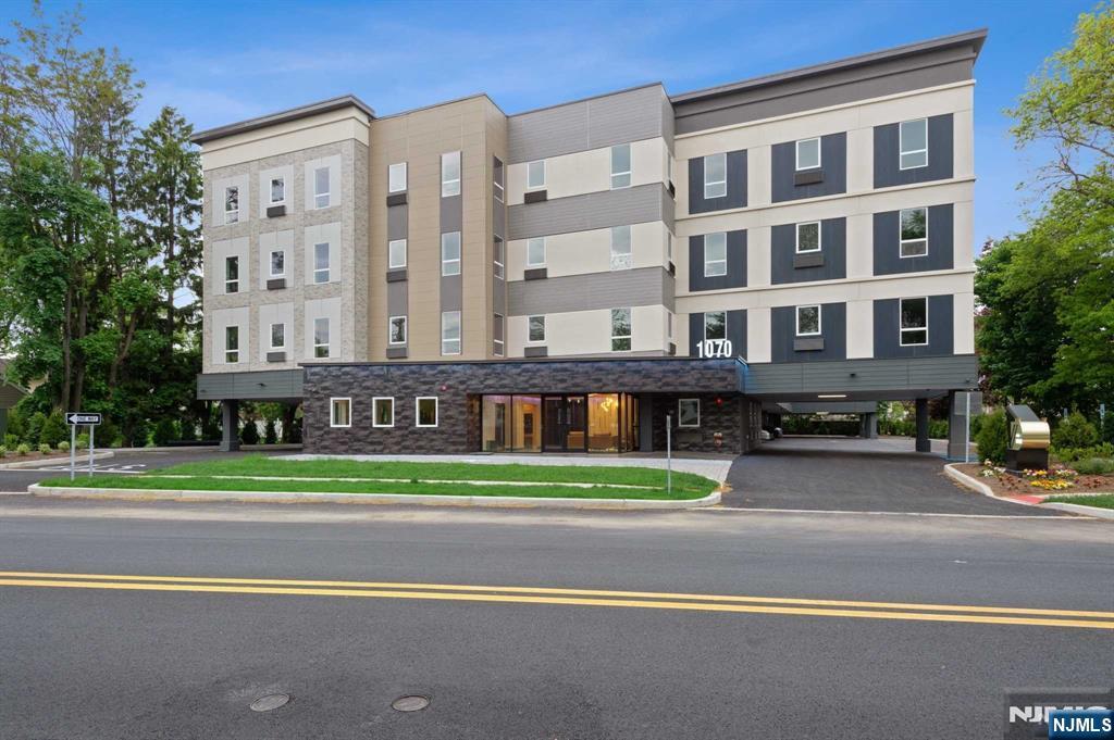 1070 River Road,New Milford, NJ 07646