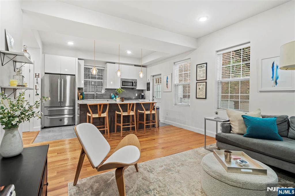 84 Manhattan Avenue,Jersey City, NJ 07307
