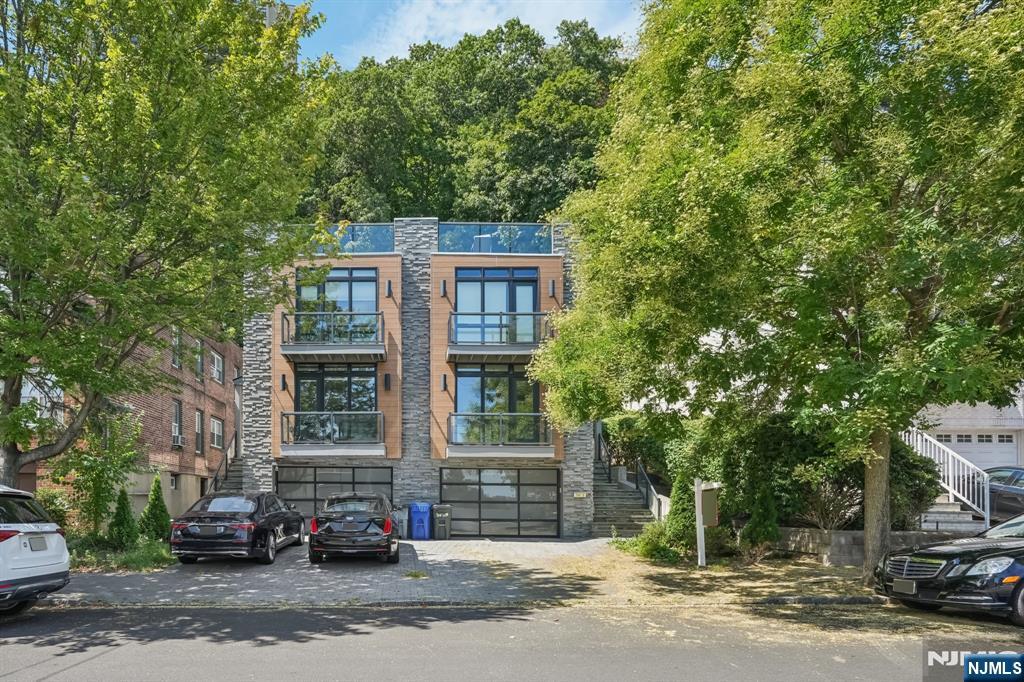 746 Undercliff Avenue,Edgewater, NJ 07020