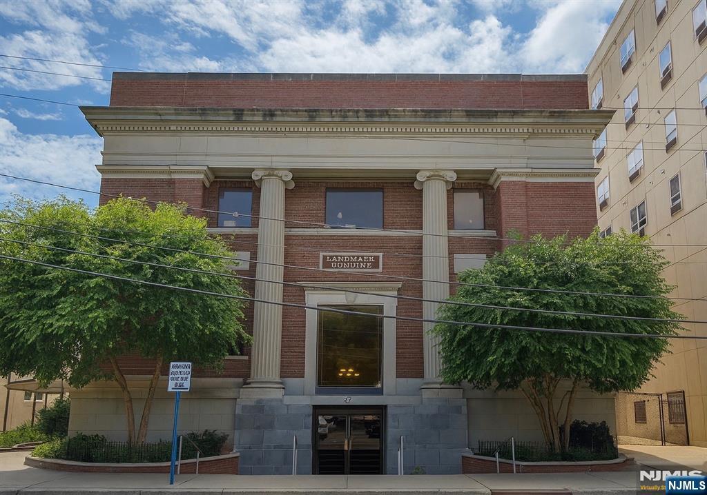 27 Warren Street,Hackensack, NJ 07601