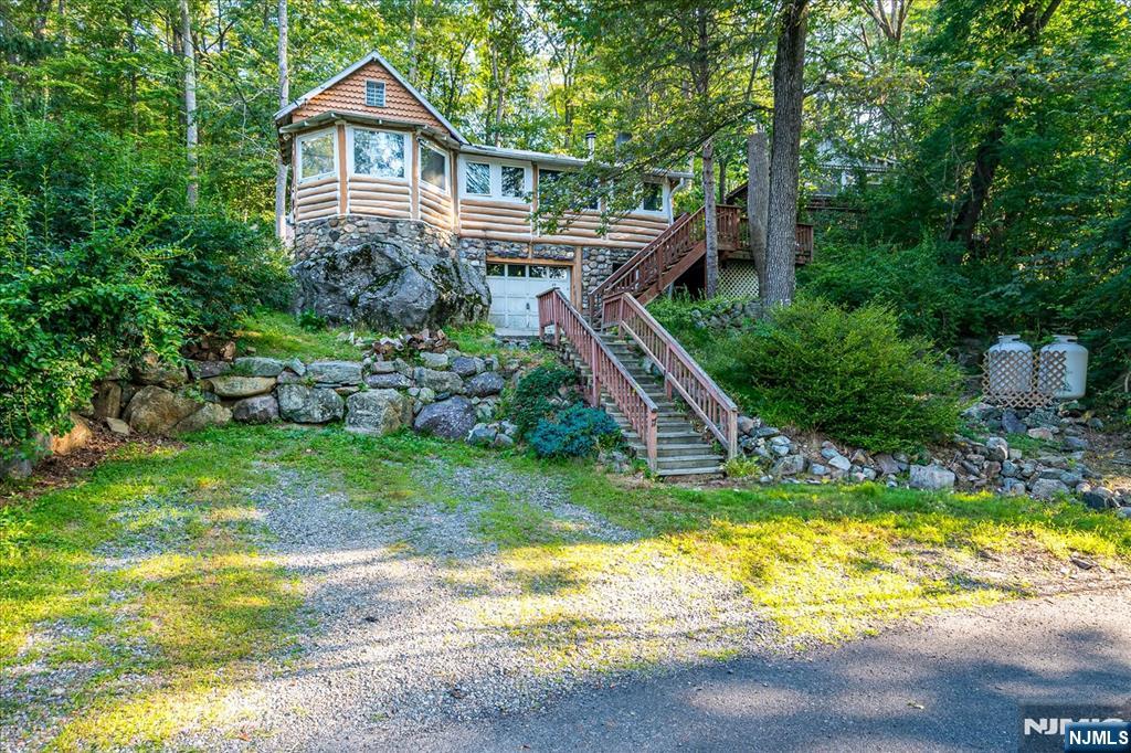 17 Pheasant Lane,West Milford, NJ 07480