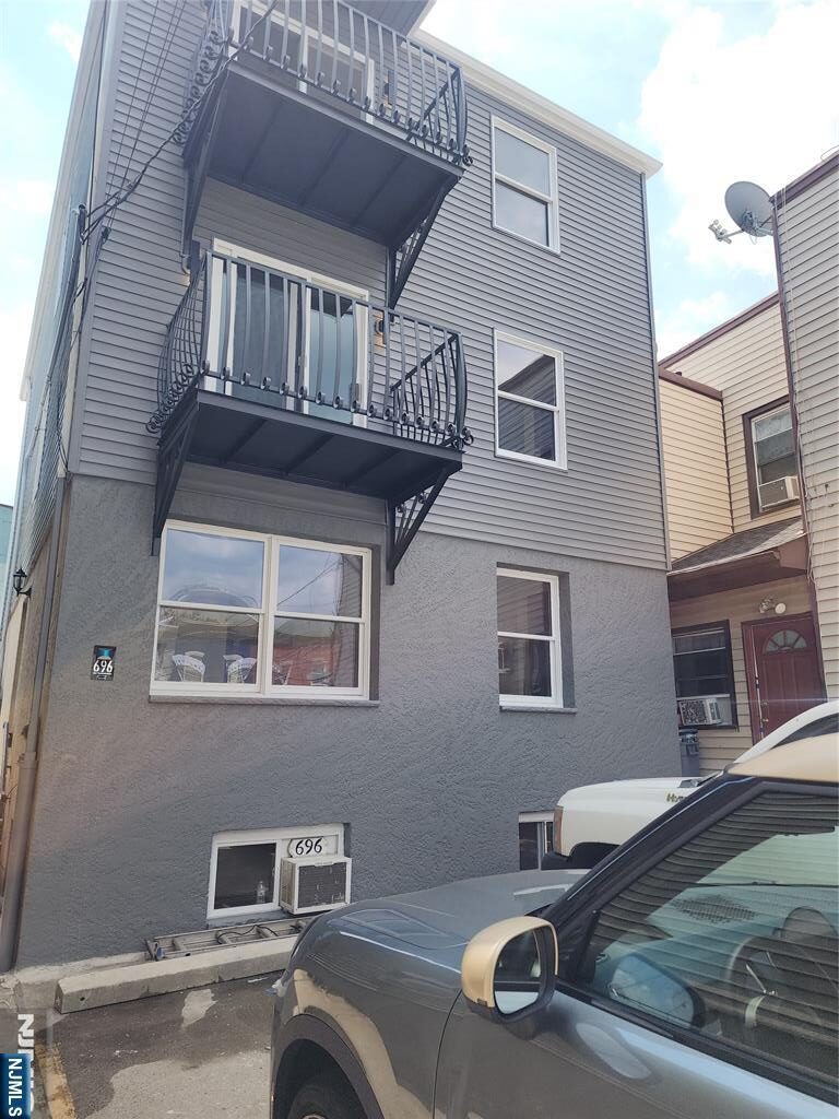696 Market Street,Newark, NJ 07105