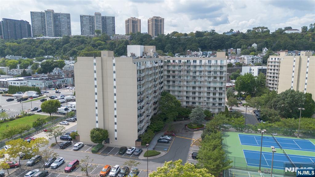 1055 River Road,Edgewater, NJ 07020