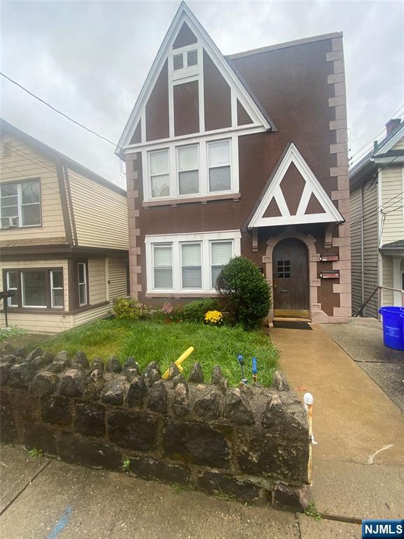 11 Beverly Place,Edgewater, NJ 07020