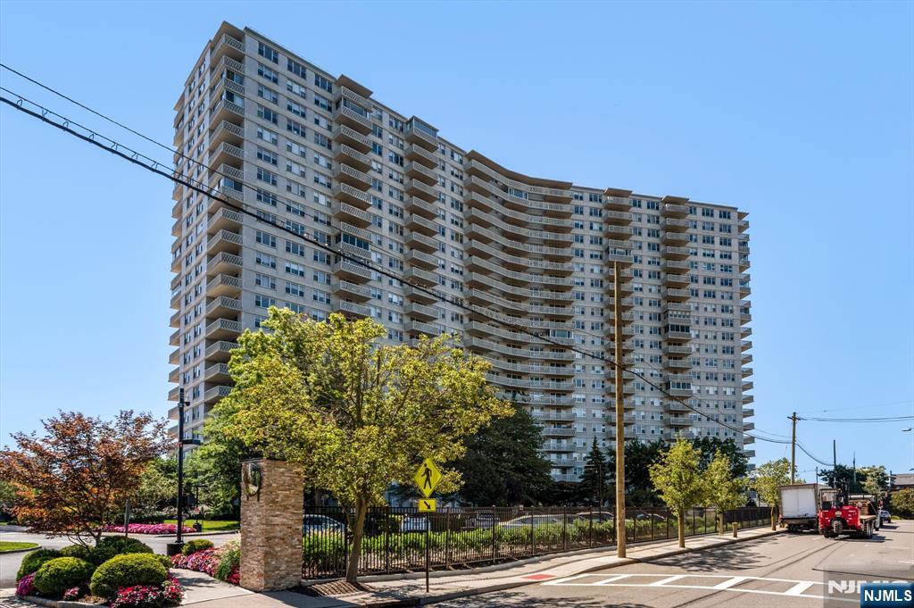 2000 Linwood Avenue,Fort Lee, NJ 07024