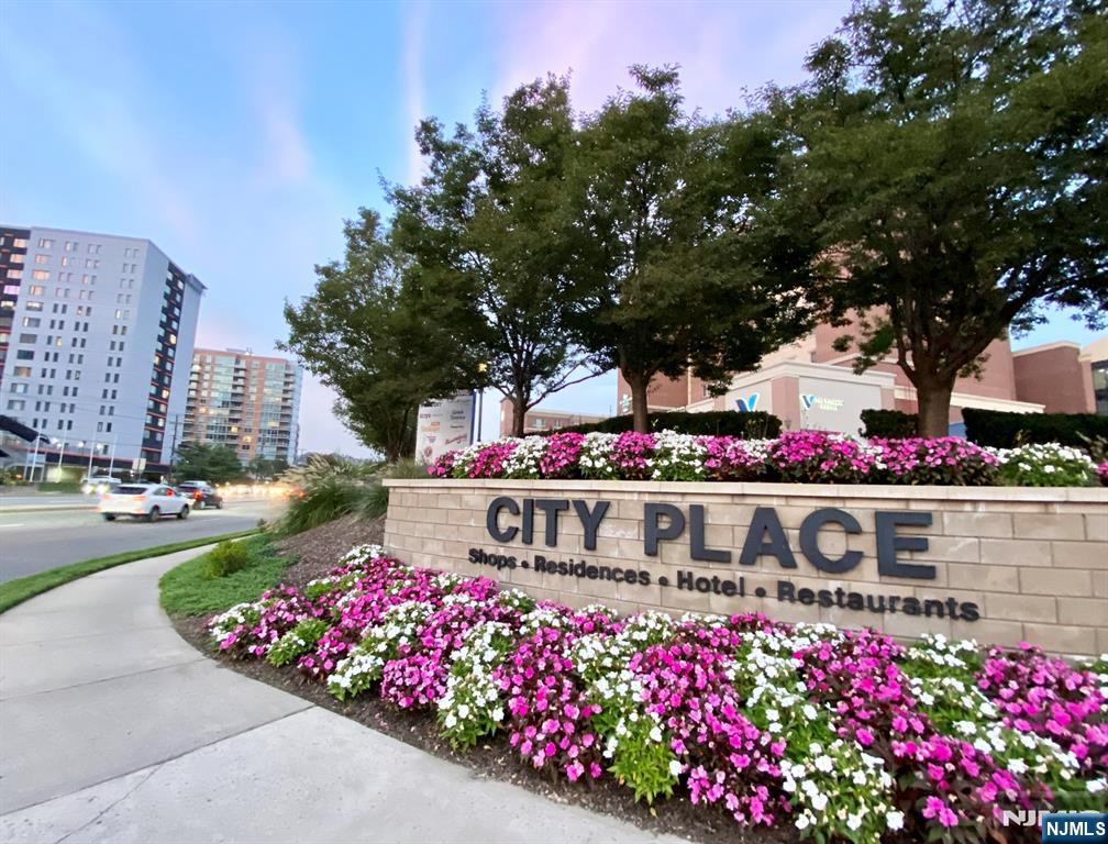 3513 City Place,Edgewater, NJ 07020