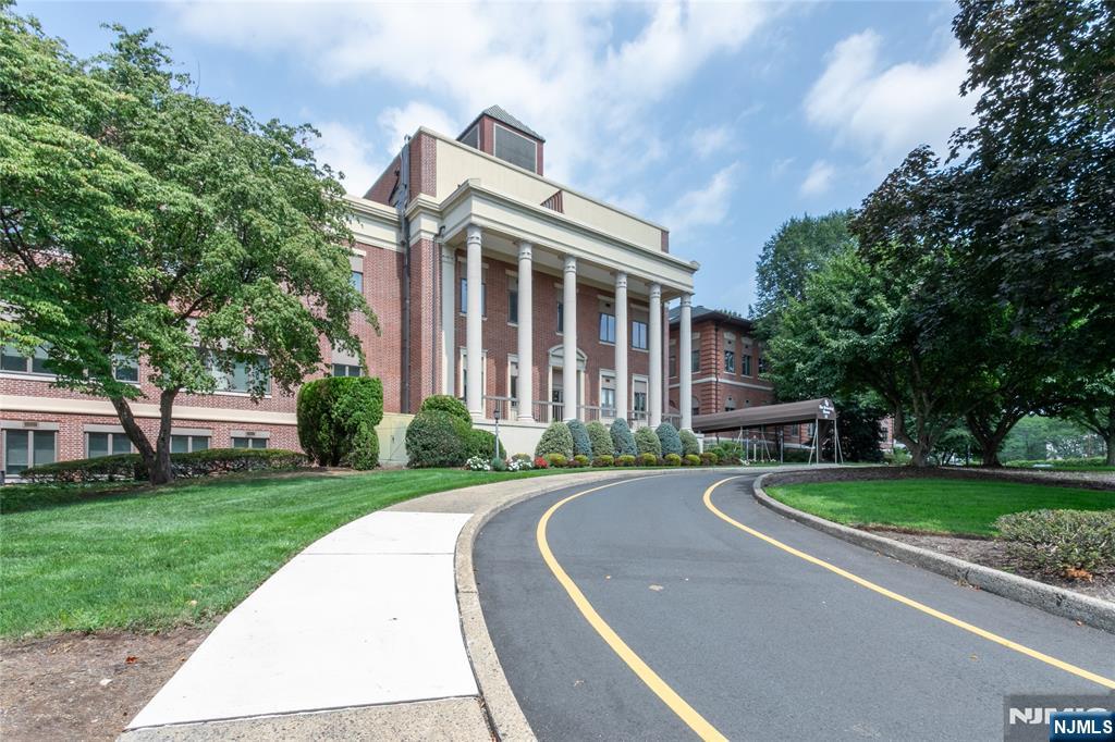 27 Clinton Avenue,Tenafly, NJ 07670