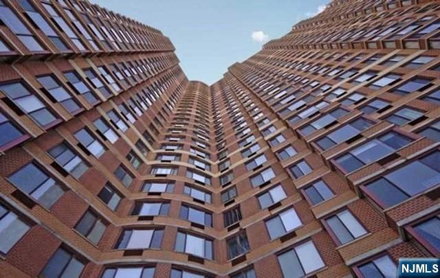 100 palisade Avenue,Fort Lee, NJ 07024