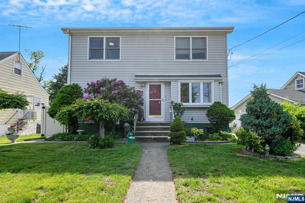 12 Streuli Court,Elmwood Park, NJ 07407