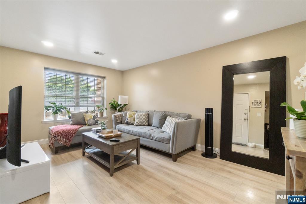 272-276 Walnut ,Newark, NJ 07105