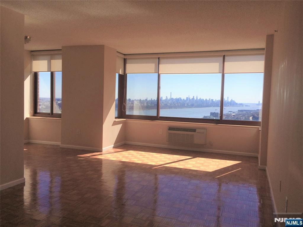 100 Old Palisade Road,Fort Lee, NJ 07024