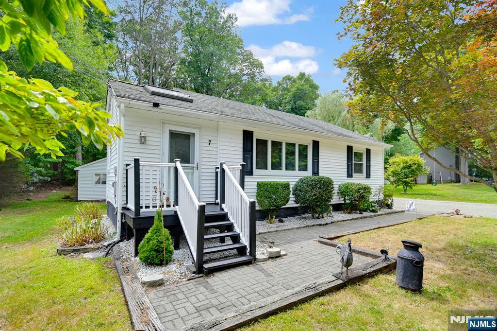 7 Wayside Road,West Milford, NJ 07421