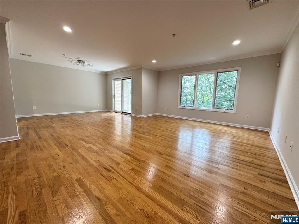 48 Legend Hills Drive,Edgewater, NJ 07020