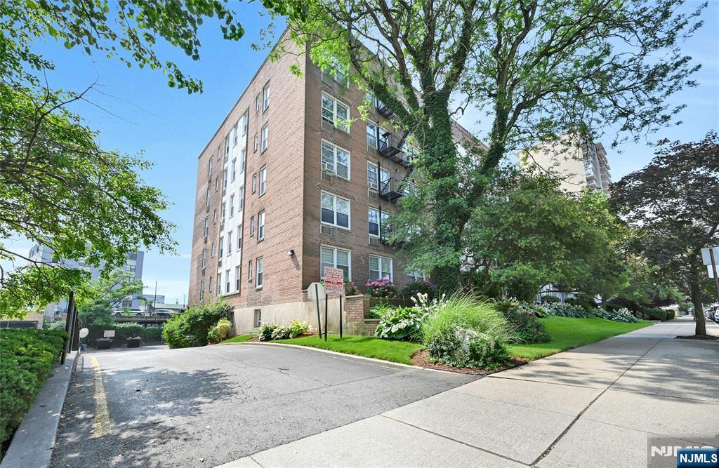 2160 Center Avenue,Fort Lee, NJ 07024