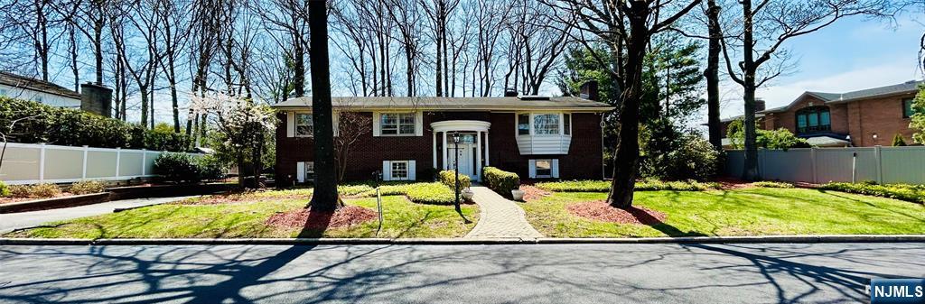 30 Reiner Place,Englewood Cliffs, NJ 07632