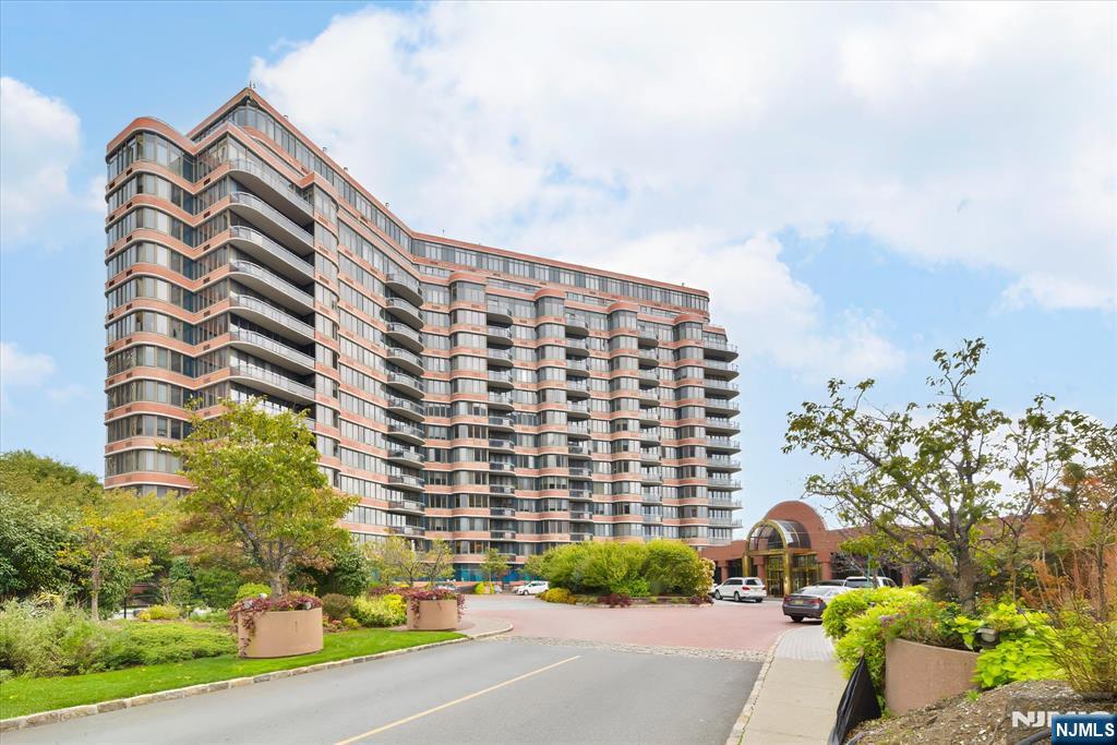 100 Carlyle Drive,Cliffside Park, NJ 07010