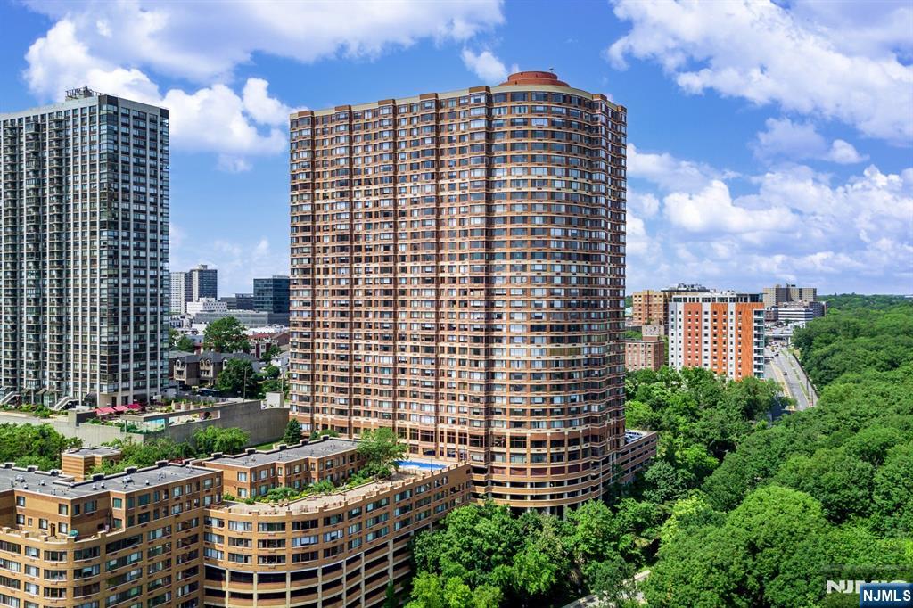 100 Old Palisade Road,Fort Lee, NJ 07024