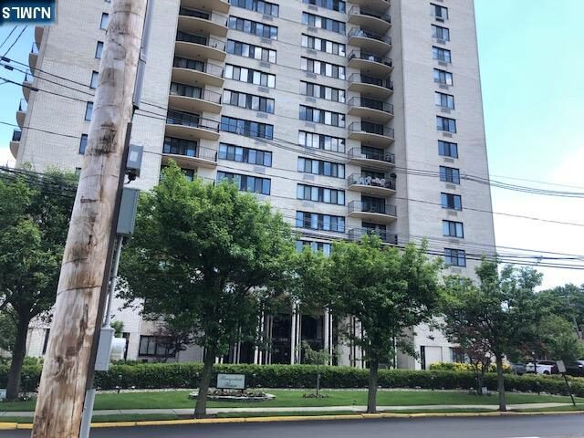 1590 Anderson Avenue,Fort Lee, NJ 07024