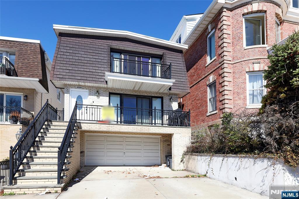 1021 JFK Blvd E ,Weehawken, NJ 07086