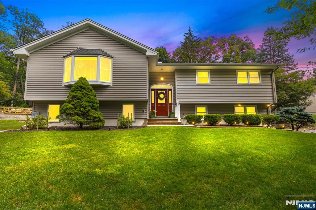 105 Grove Street,Oakland, NJ 07436