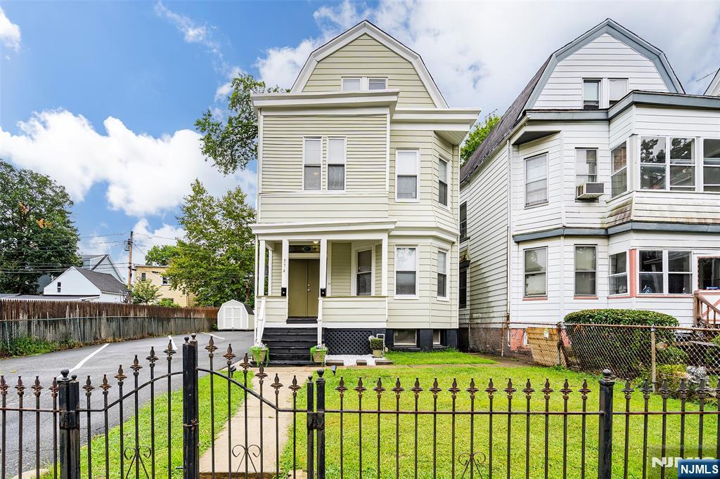374 Halsted Street,East Orange, NJ 07018