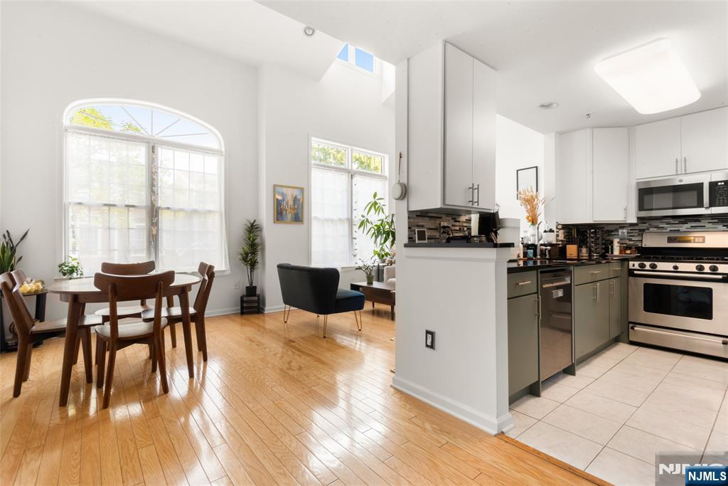 122 Abbie Court,Guttenberg, NJ 07093