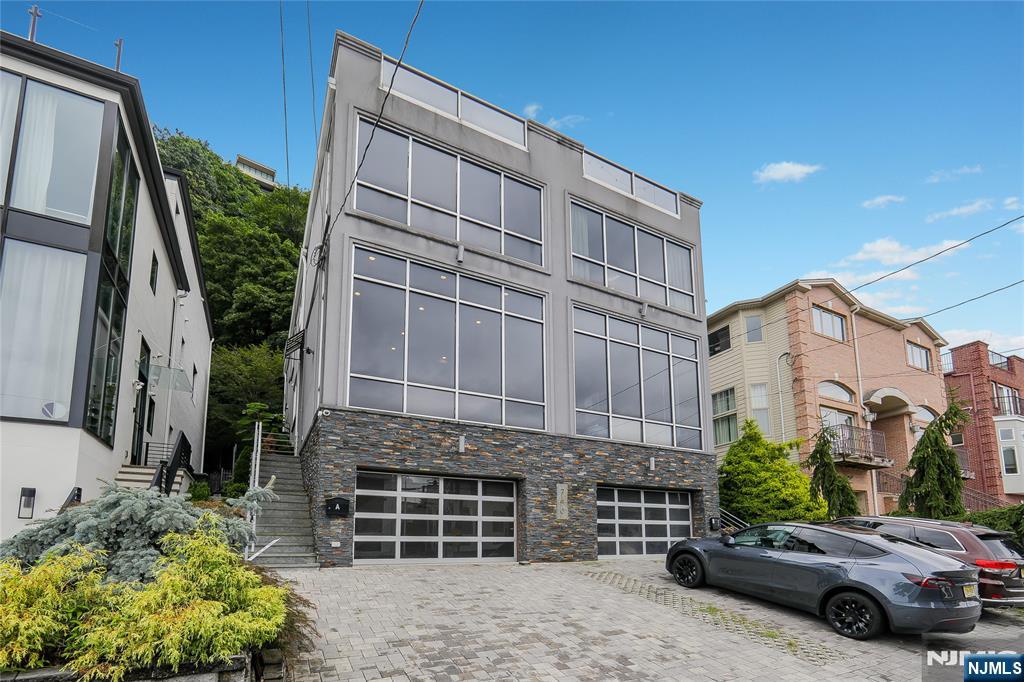 760A Undercliff Avenue,Edgewater, NJ 07020