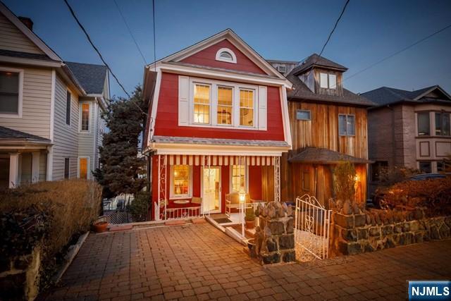 7 Beverly Place,Edgewater, NJ 07020