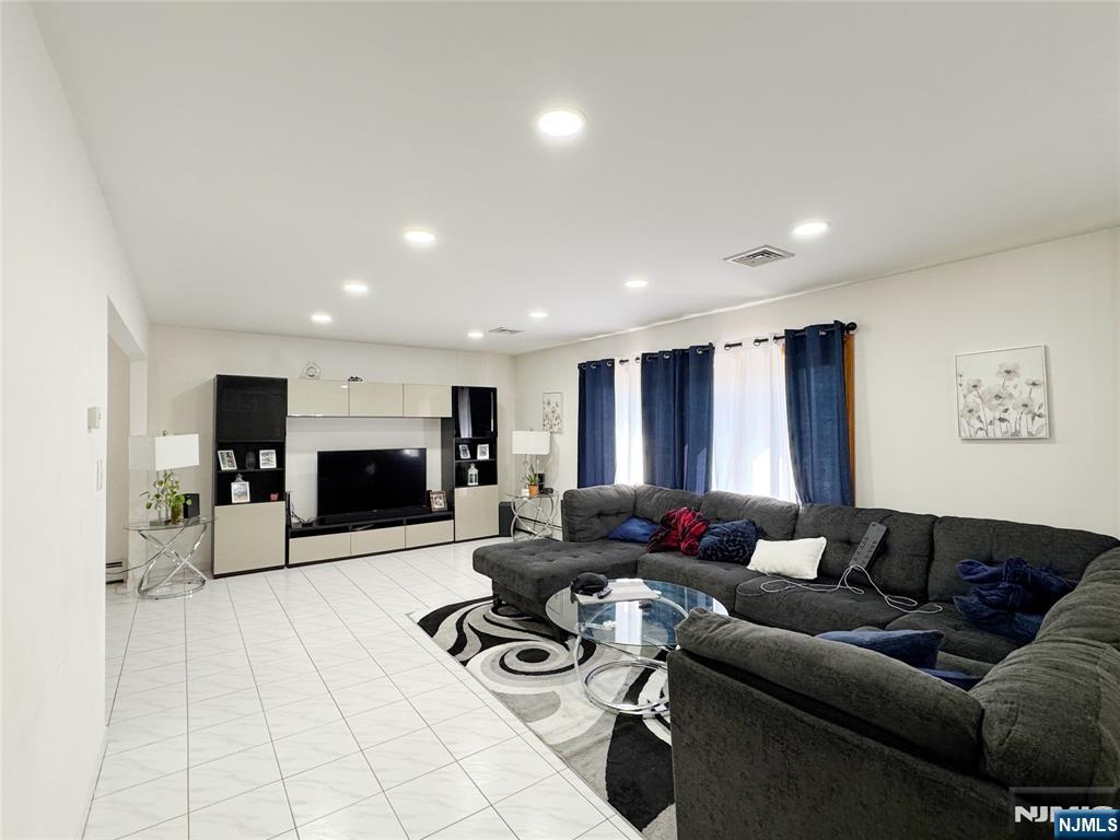 351 Falmouth Avenue,Elmwood Park, NJ 07407