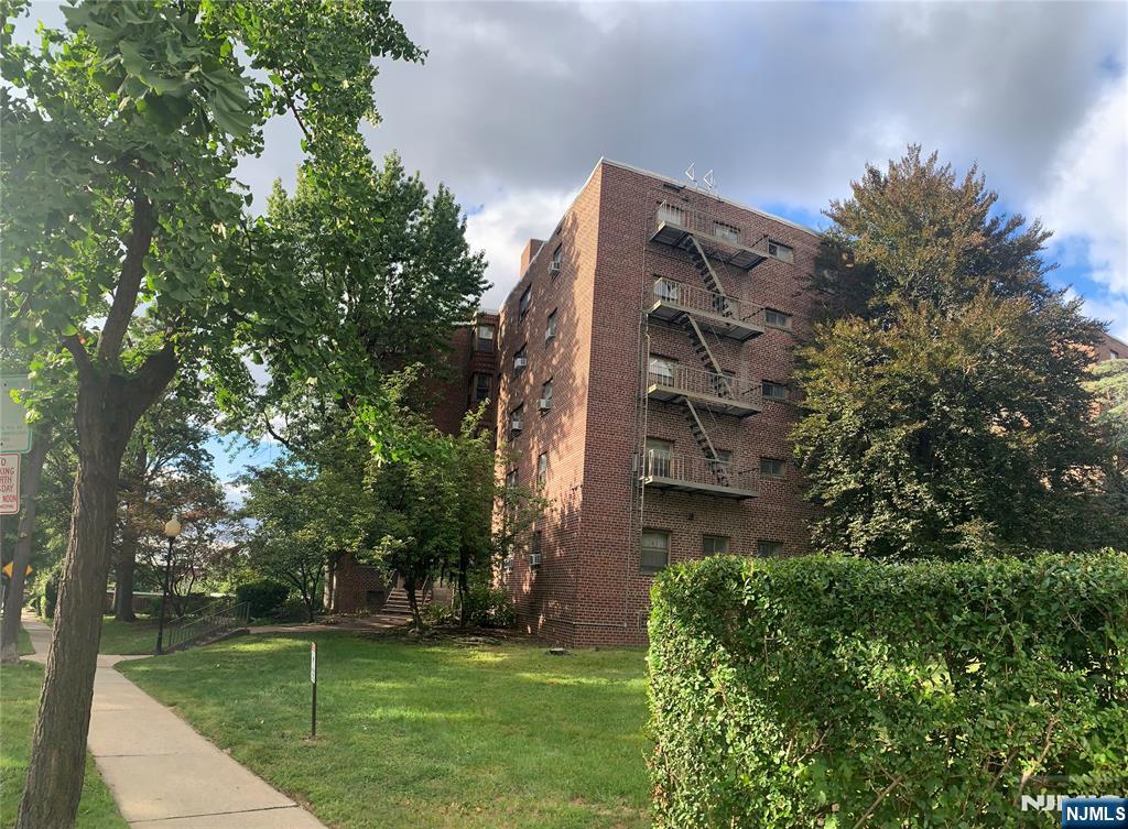 501 Linwood Drive,Fort Lee, NJ 07024