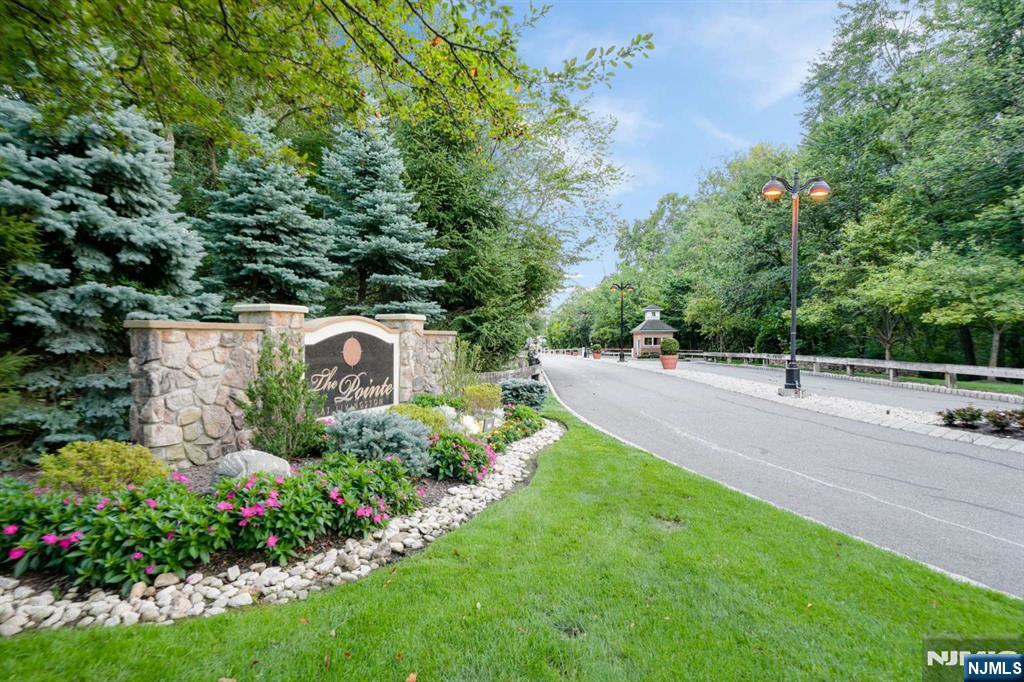 1202 Pointe Gate Drive,Livingston, NJ 07039