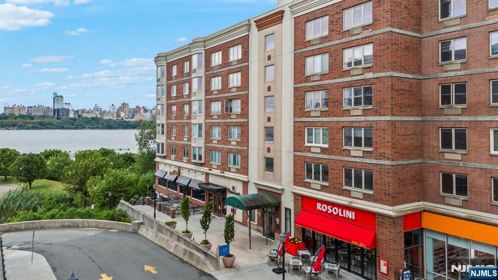6106 City Place,Edgewater, NJ 07020