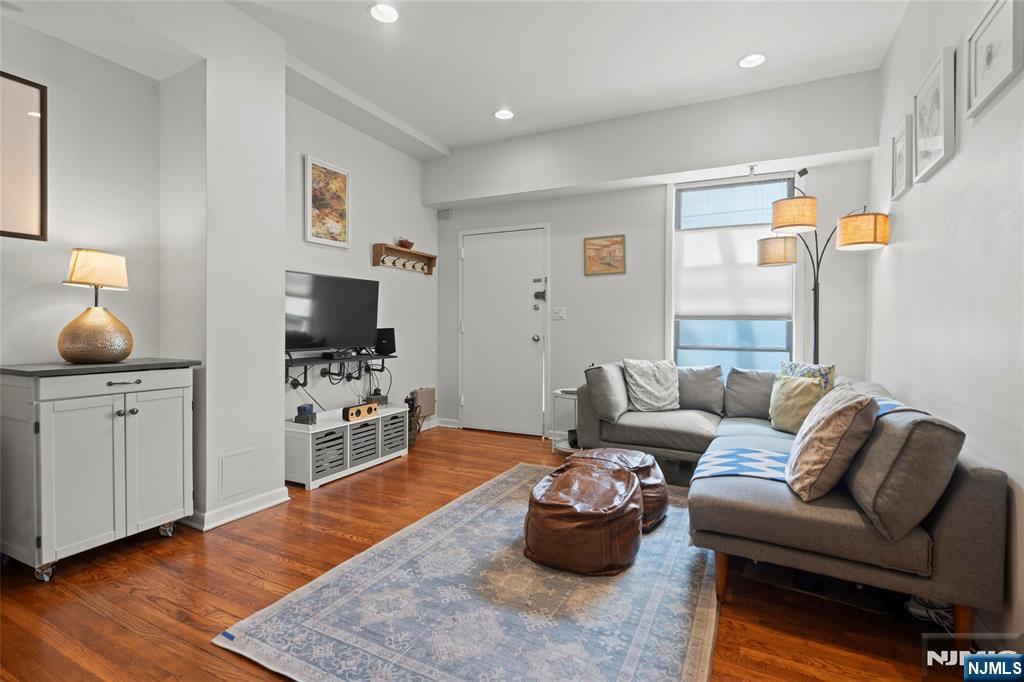 187 Wayne Street,Jersey City, NJ 07302