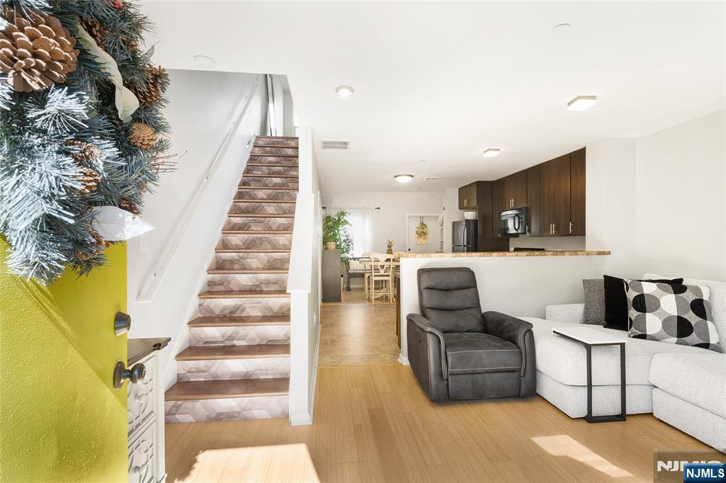 437 Rose Avenue,Jersey City, NJ 07305
