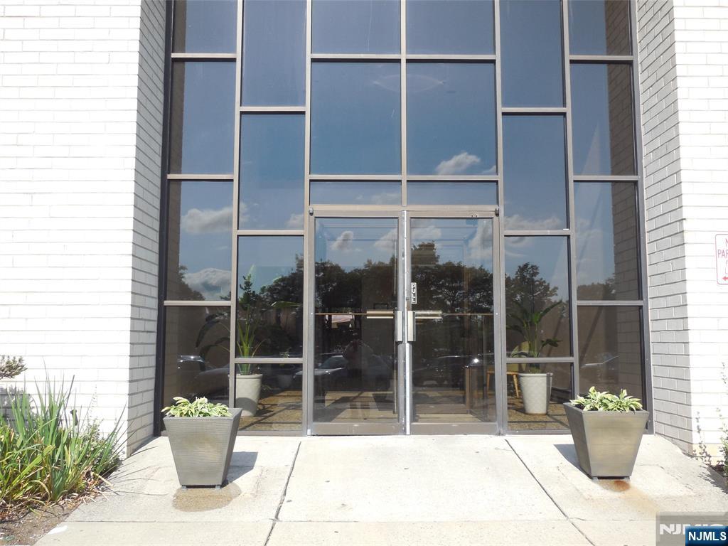 1111 River Road,Edgewater, NJ 07020