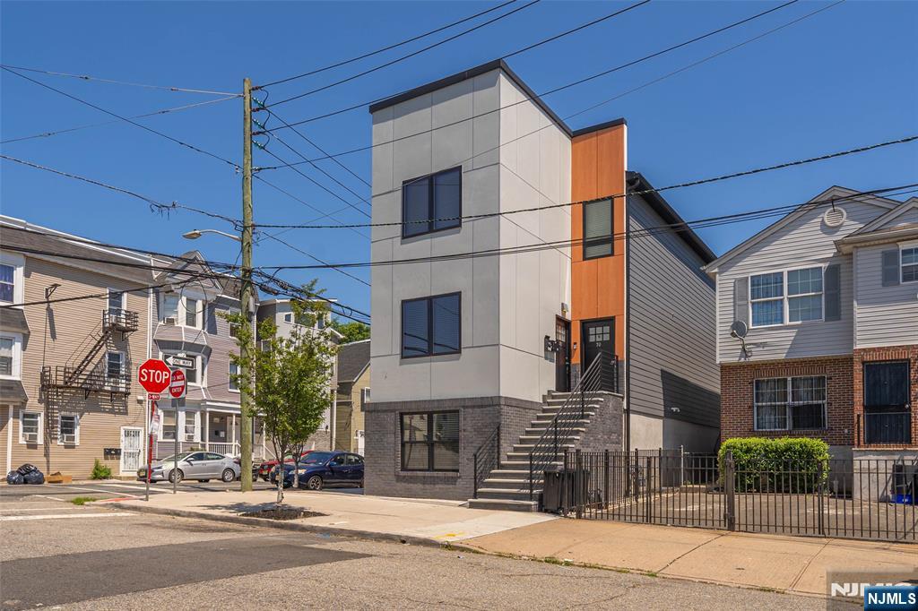 70 19th Avenue,Newark, NJ 07103