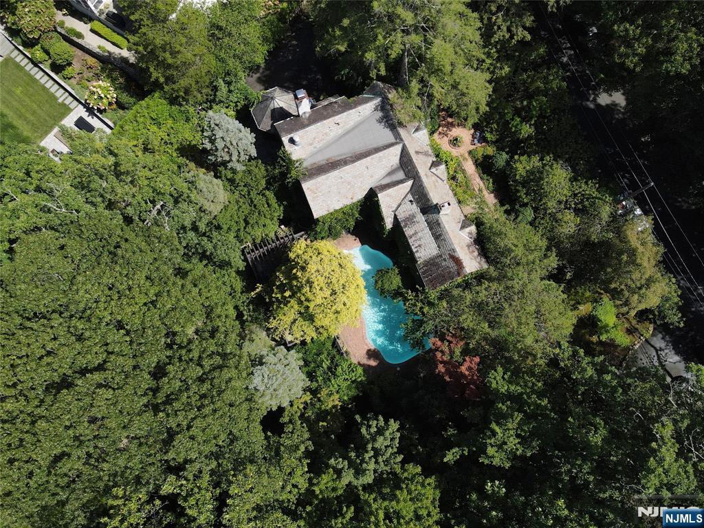 33 Hawthorne Road,Essex Fells, NJ 07021