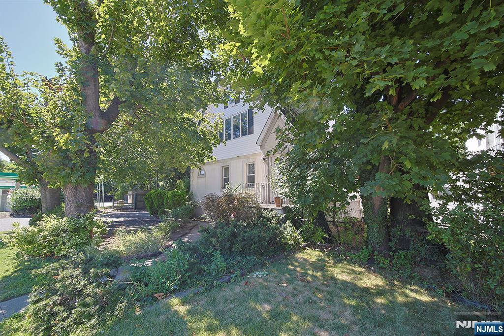 1585 Bergen Boulevard,Leonia, NJ 07605