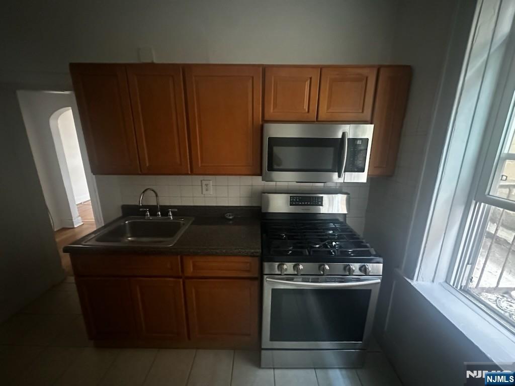 311 Queen Anne ,Teaneck, NJ 07666