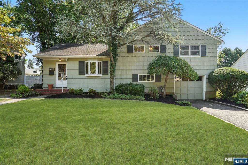 121 Squire Hill Road,Montclair, NJ 07043