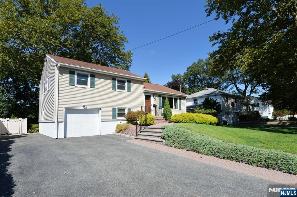 557 Forest Avenue,Paramus, NJ 07652