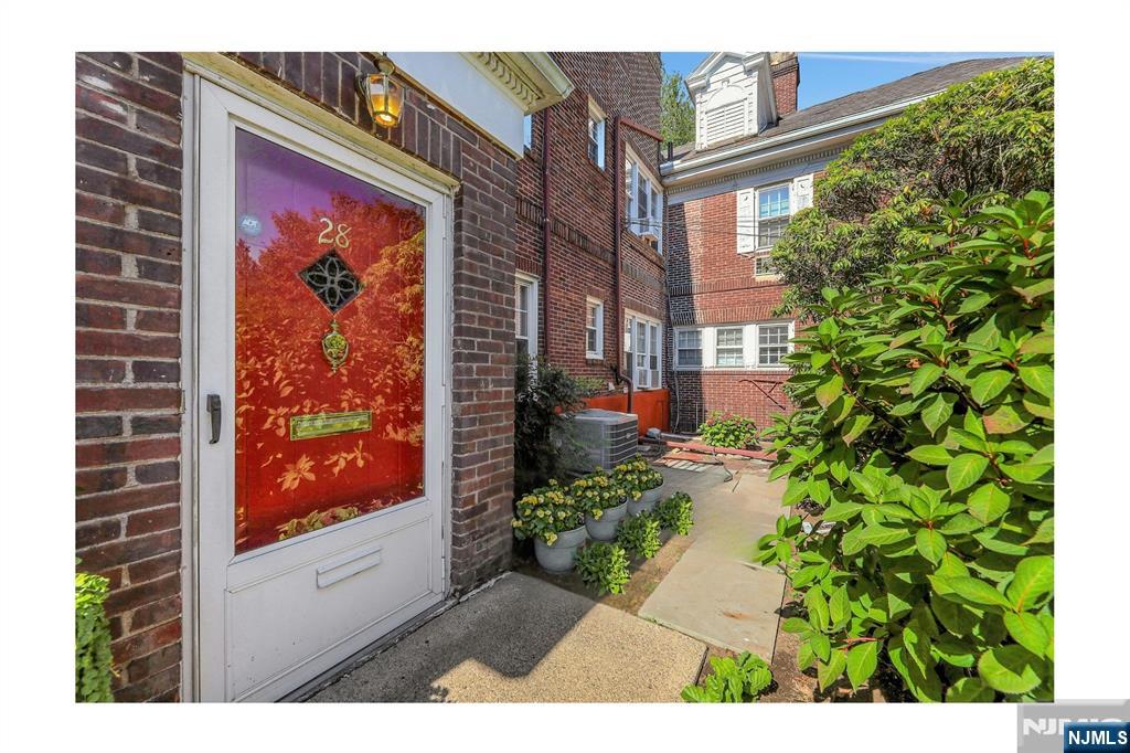 927 Commonwealth Drive,Teaneck, NJ 07666