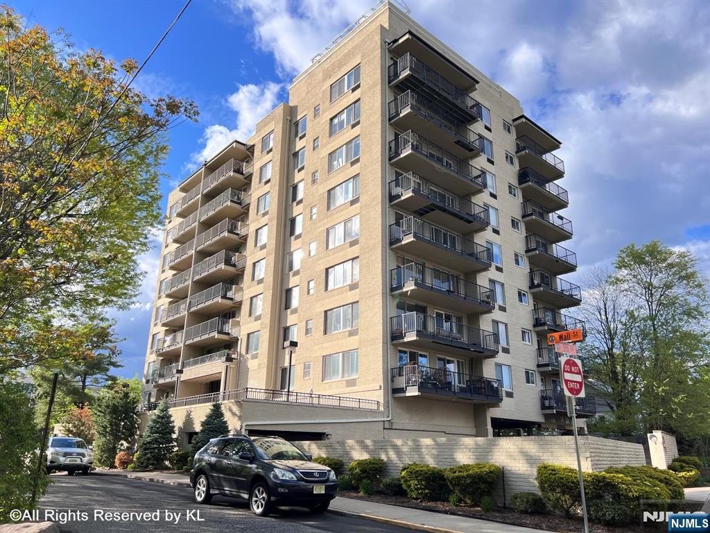 1 Wall Street,Fort Lee, NJ 07024