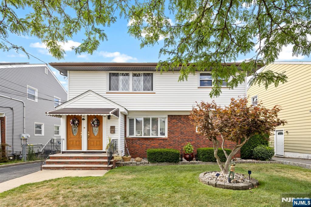 689 9th Street,Secaucus, NJ 07094