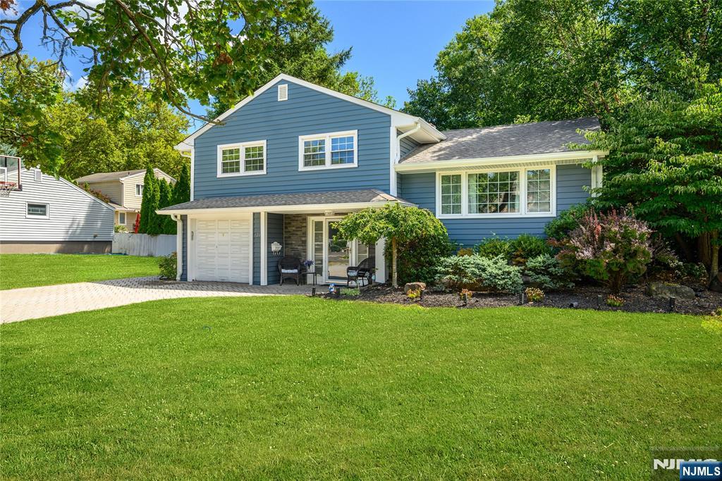 624 West Drive,Paramus, NJ 07652