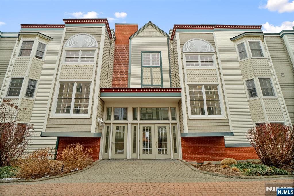 206 The Promenade ,Edgewater, NJ 07020