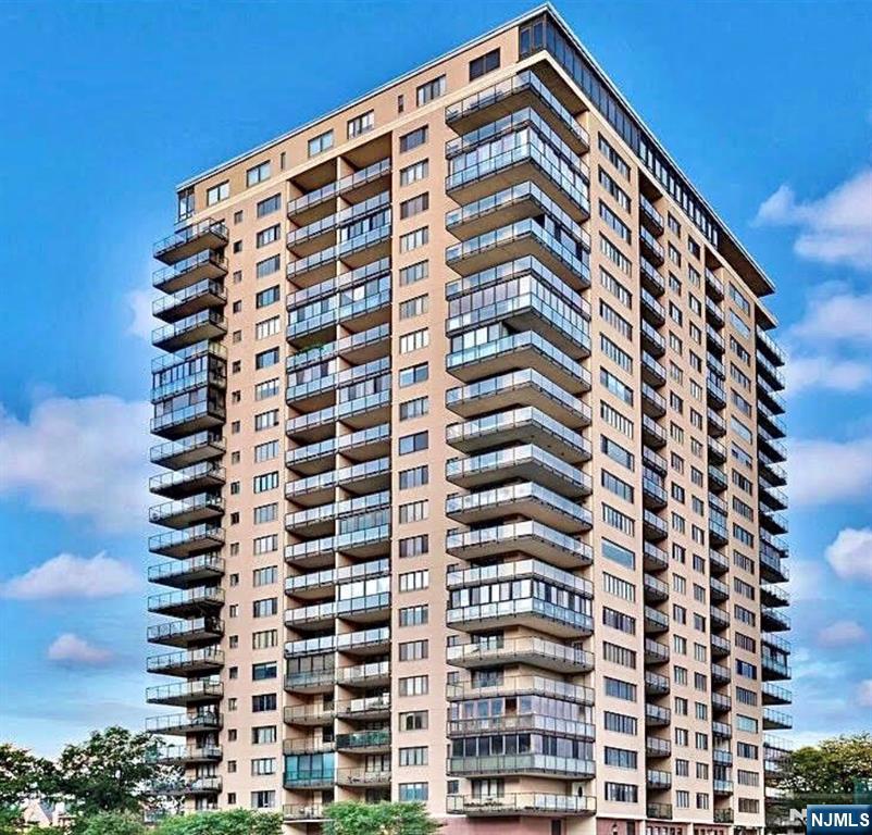 1203 River Road,Edgewater, NJ 07020